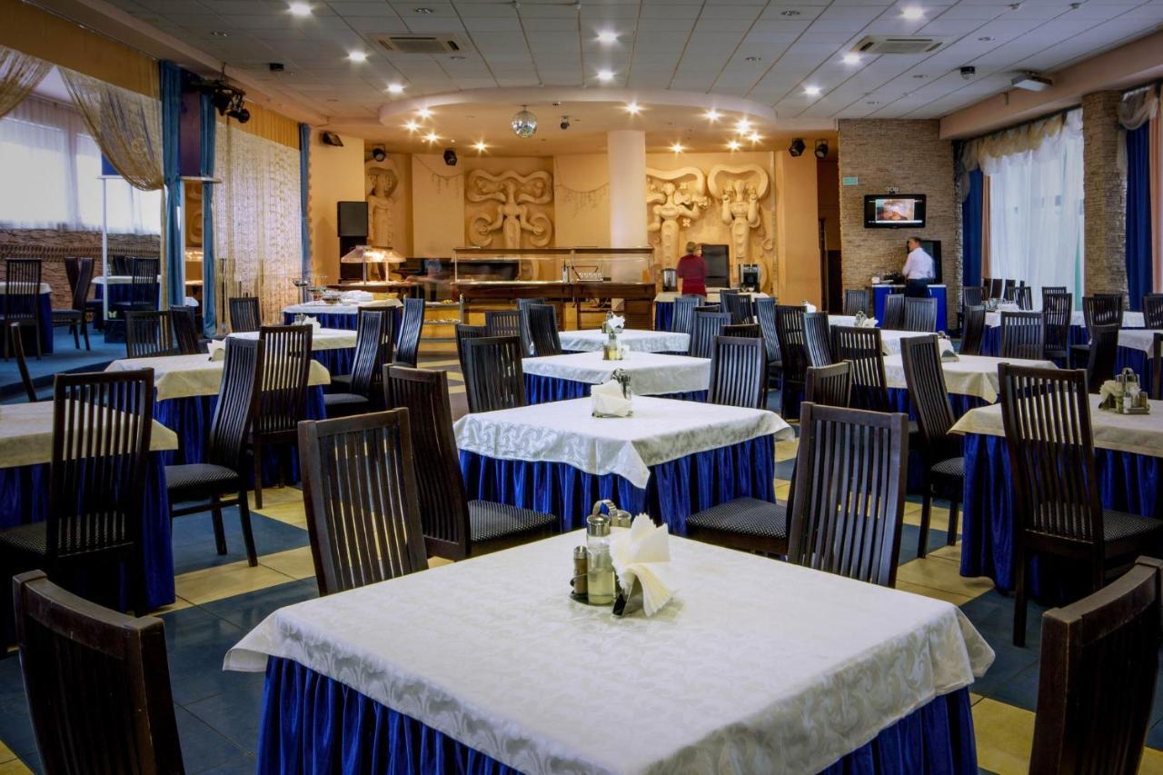 Tourist Hotel Минск Екстериор снимка